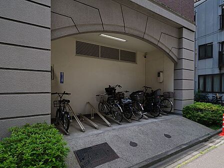 生活圏が広がる駐輪場を完備しています。自転車利用で足を延ばせば、暮らしがさらに便利になりますね。※空き状況は変化することがございますのであらかじめご了承ください。