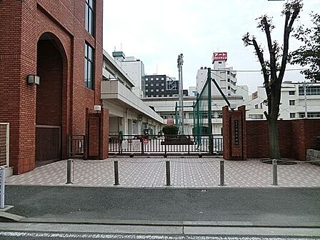 横浜市立横浜吉田中学校 徒歩15分。 1200m