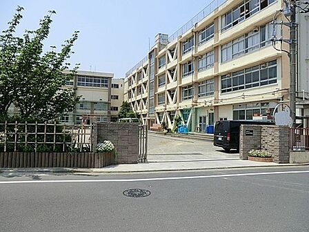 葛飾区立本田中学校 徒歩12分。 810m