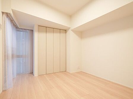 主寝室としても快適にお過ごしいただける洋室1です。のびやかにプライべート時間を満喫できるお部屋です。