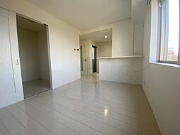 ロイヤルレジデンス高畑 4階1LDKのリビング/ダイニング