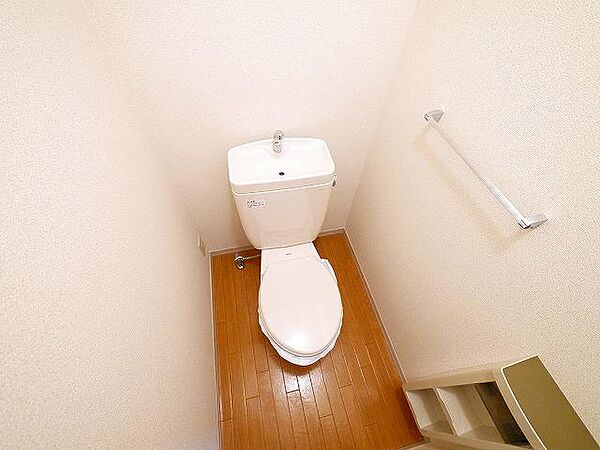 画像9:落ち着いた色調のトイレです