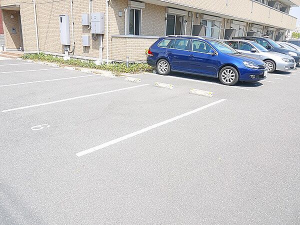 画像29:車をお持ちの方に嬉しい駐車場付きの物件です