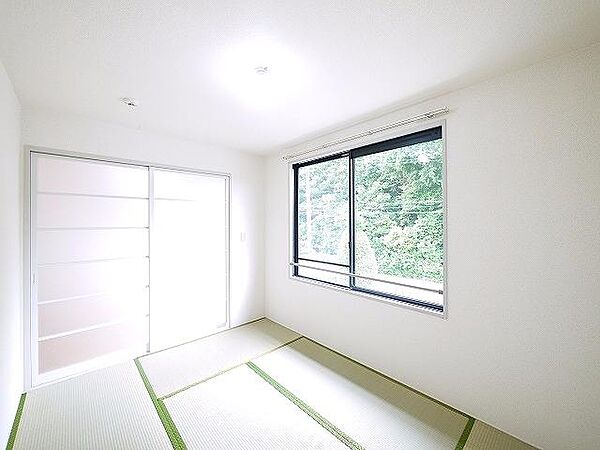 画像11:日本らしい落ち着いた雰囲気の和室です