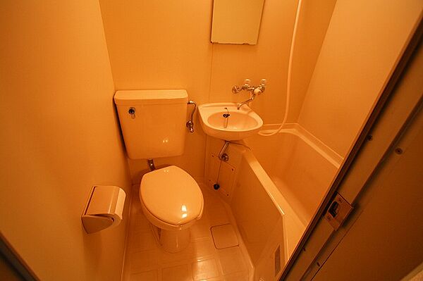 画像16:シンプルで使いやすいトイレです