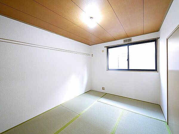 画像30:和室ならではの温かな和の空間で寛ぎの時間を過ごせます
