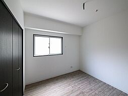 明るい洋室です