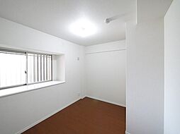 ゆったりした洋室です