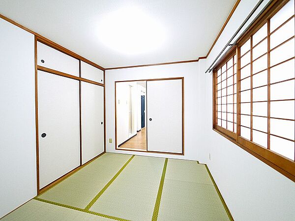 画像25:畳の上でゆっくりとくつろげる和室です