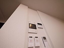 お顔が見えるモニター付きインターホンで安心。