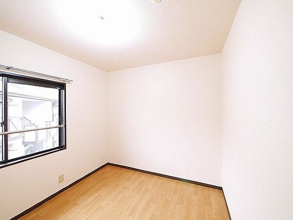 画像5:シンプルなつくりのお部屋は家具の配置もしやすいです