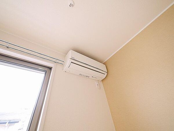 画像13:快適な室温を1年中保ってくれるエアコン