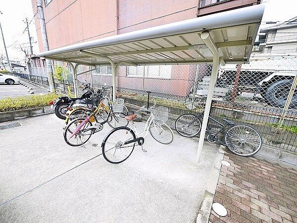 画像28:自転車置き場が設置されてます
