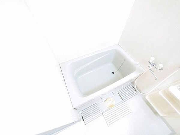 画像7:コンパクトで使いやすいお風呂です