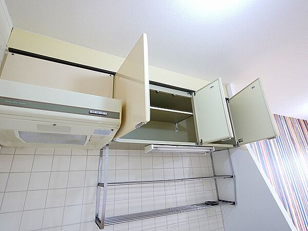 画像14:キッチンの吊戸棚です
