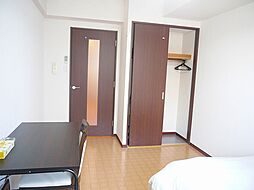 コンパクトで使いやすい洋室です