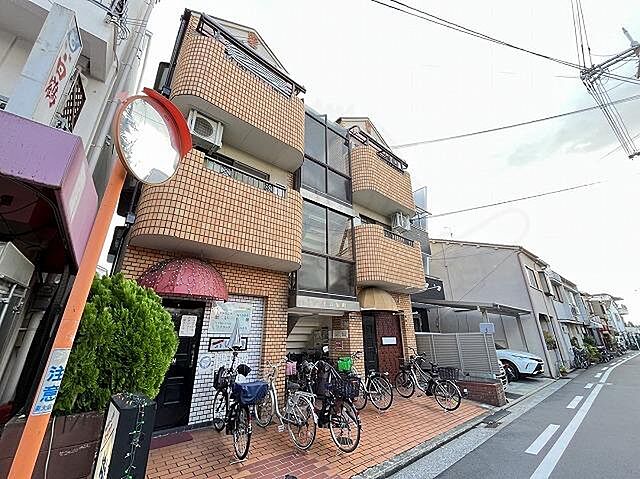 9 / 18