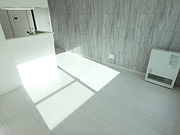 Red　Orb　YAMAHANA 402 4階1LDKのリビング/ダイニング