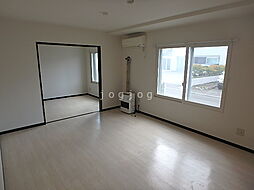 ノーブル円山 101 1階1LDKのリビング/ダイニング