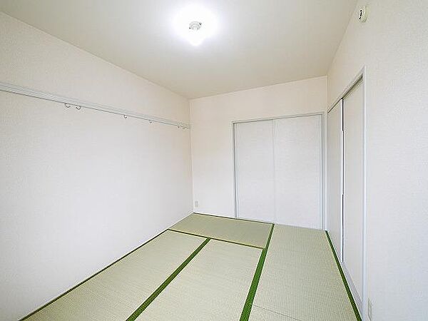 画像30:畳の上でゆっくりとくつろげる和室です