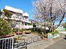 周辺：中希望が丘第六公園まで25m 小さな公園ながら手入れが行き届き、花々が彩る落ち着いた空間。ベンチや水飲み場もあり、散歩の途中やちょっとひと息つきたい時にぴったりの憩いの場所です。