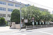 高取小学校（650m）