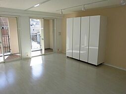 ラ・ベラ・ヴィータ 202 2階2Kのリビング/ダイニング