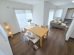 南吉成1丁目 4LDKのリビング/ダイニング