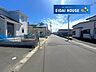 外観：前面道路含む外観