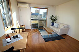 コンフォール 201 2階1Kのリビング/ダイニング