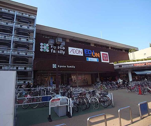 画像26:イオン 京都西店まで755m 地元の人に親しまれた京都ファミリー。葛野大路四条の東にあり