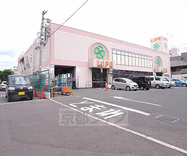 画像8:ライフ　西京極店まで23m 大型駐車場完備 阪急西京極駅にも近いですよ