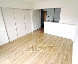 阪急京都本線 西山天王山駅 徒歩3分の賃貸マンション 1階2LDKのリビング/ダイニング