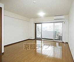 シュール西院 703 7階1Kのリビング/ダイニング