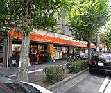 エムジー 金閣寺店まで30m 広々とした店内のスーパーエムジー。