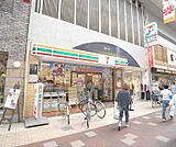 セブンイレブン伏見大手筋店まで38m 大手筋商店街アーケード内です。