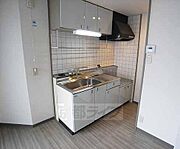2口コンロ設置可能。収納も充分。
