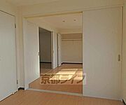 日当たりのよい洋室です