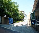 桃山東小学校まで380m 活気溢れる小学校です。