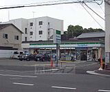 ファミリーマート御池山ノ内店まで305m 駐車場がひろびろです