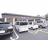 セブンイレブン伏見棒鼻店まで131m 三角地に建っています。