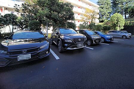 敷地内駐車場です! 駐車場引き続き可能♪