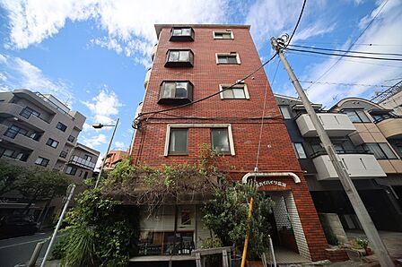 「スカイハイツ広沢」 総戸数は9戸でございます♪