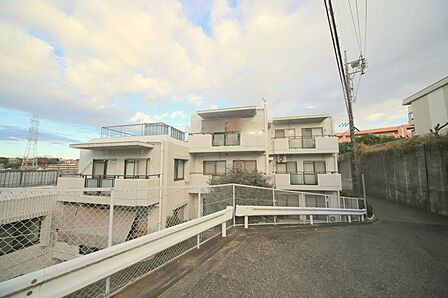 周辺は車通りが少ない、閑静な住宅地となっております♪