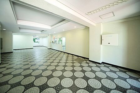 総戸数84戸です! エレベータがございます♪