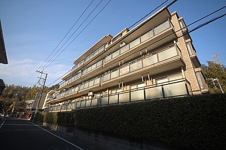 東急田園都市線「梶が谷」駅まで、徒歩5分の便利な立地です♪
