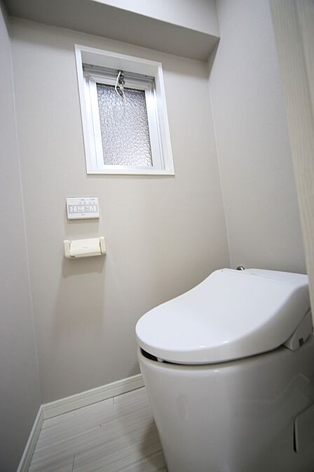 温水洗浄機能付きトイレで、いつも快適にお使いいただけます♪