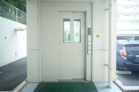 エレベータがございますので、お部屋への移動が安心ですね。