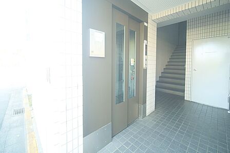 エレベータがございますので、お部屋への移動が安心ですね。