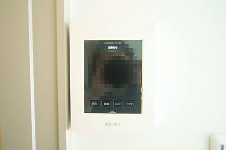 来訪者の確認ができる、モニターホンです。